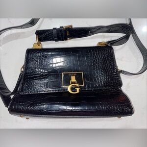GUESS Black Croc-Embossed Shoulder Bag with Gold Hardware – Structured Faux Leat